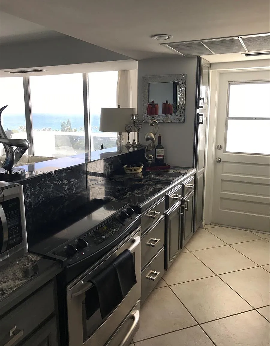Vantage View Condo — Photo 3