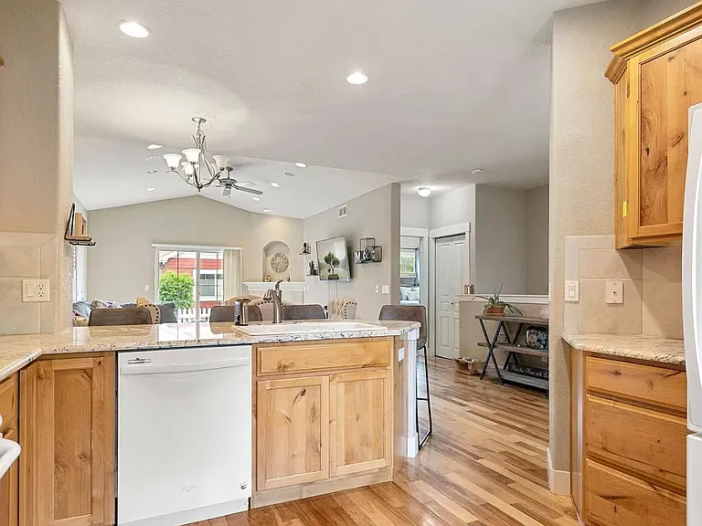 1162 Village Cir — Photo 13