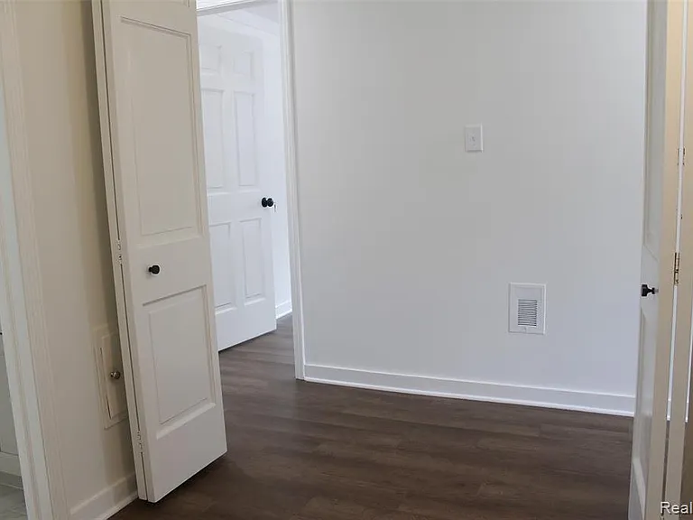 7246 Saint Auburn Dr — Photo 20