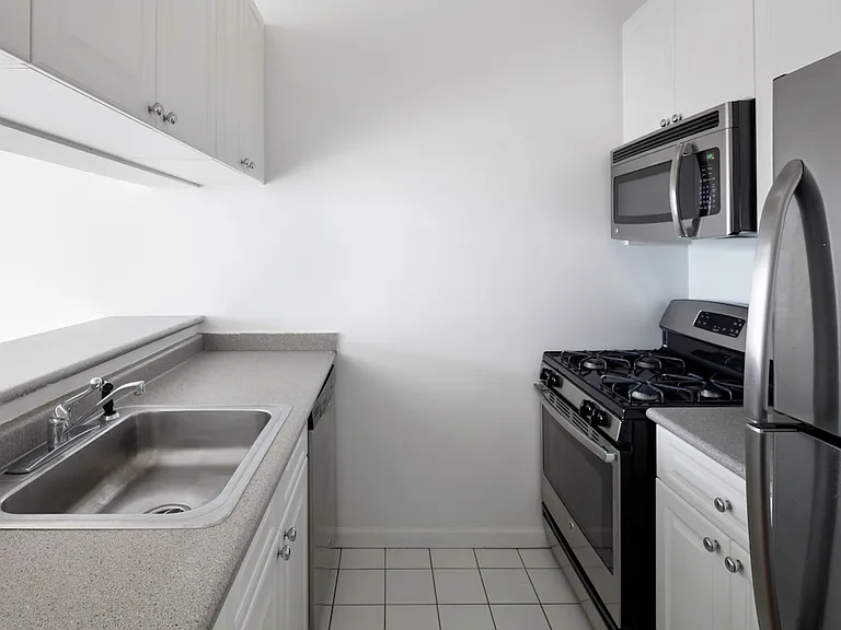 75 West St #15J — Photo 5