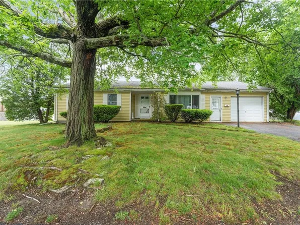 531 Regan Rd, Somerset, MA 02726