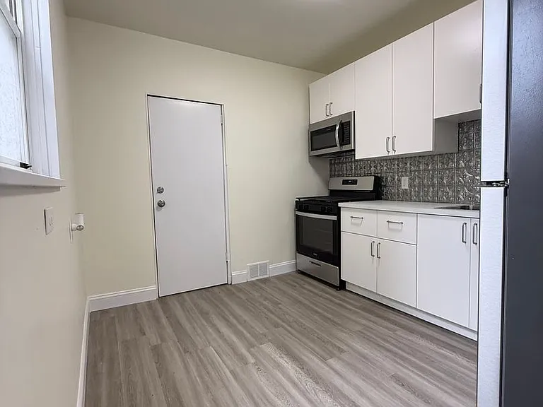 323 McKinley St #1 — Photo 12