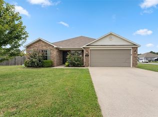 236 Honor Ct, Bethel Heights, AR 72764