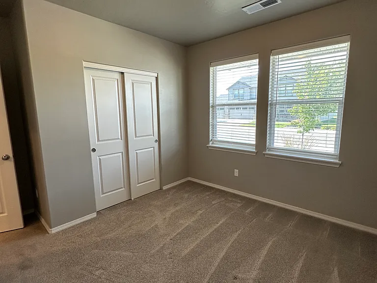 1271 W Lydia St — Photo 4