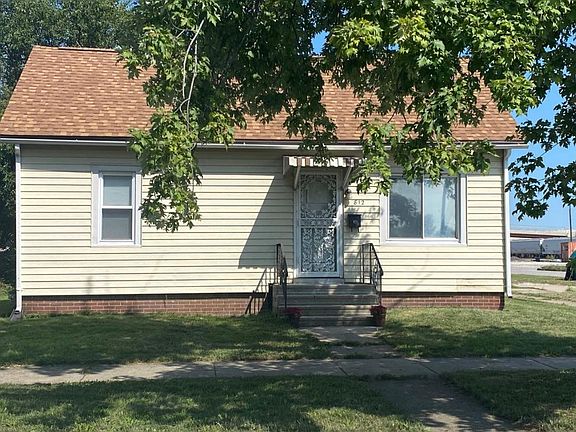 4th image of 812 E Elm St