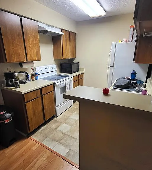 114 E 31st St #201 — Photo 5