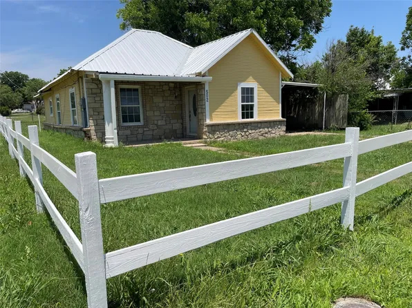 500 Peyton St, Baird, TX 79504