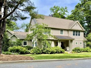29 Crest Dr, Little Silver, NJ 07739