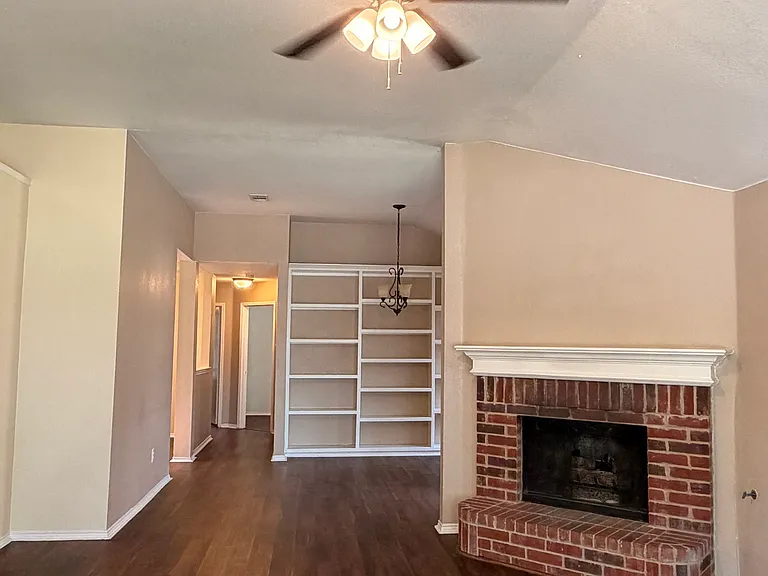 3207 Scenic Glen Dr — Photo 2