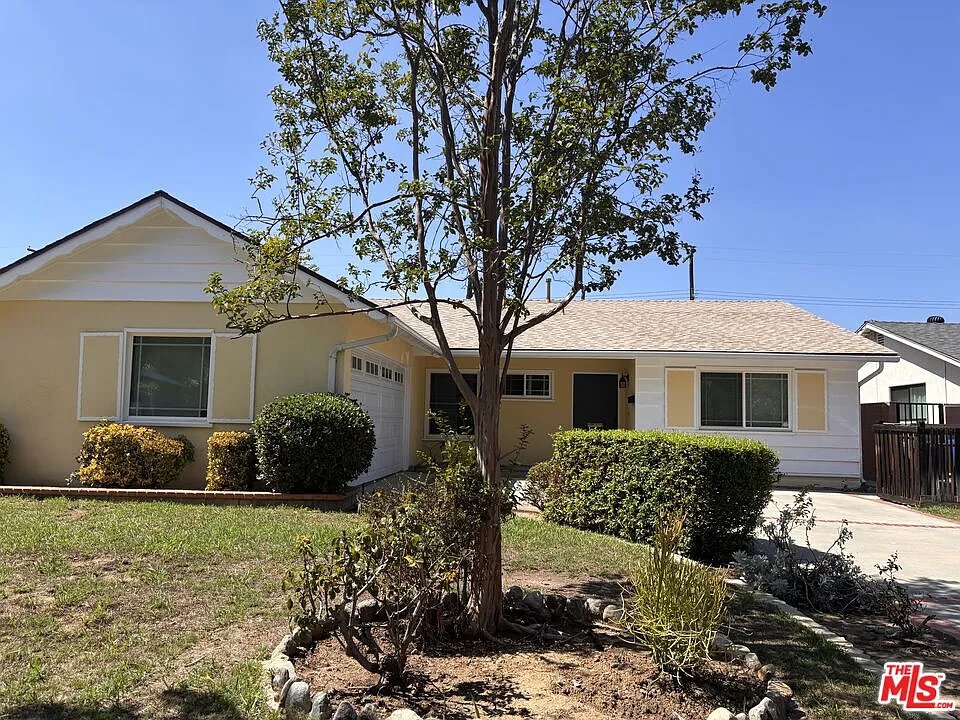 3 bed, 2.0 bath, 1570 sqft, $4,200 — Photo 2