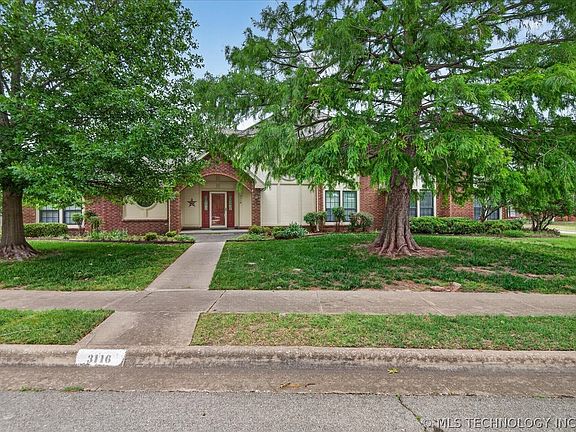 2nd image of 3116 Camelot Dr