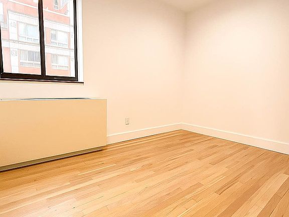 5th image of 370 W 30th St APT 8D