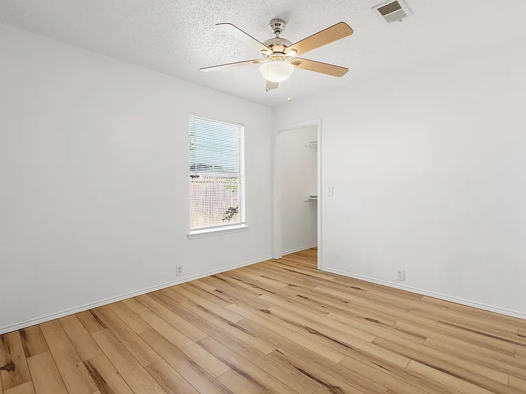1004 Greenbend Dr — Photo 19