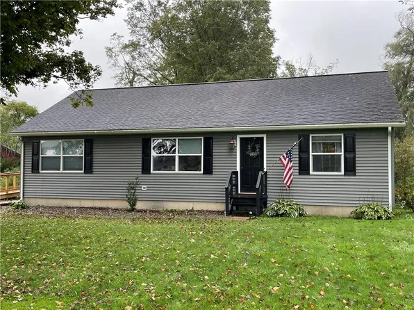 52 Brook St, Laurens, NY 13796