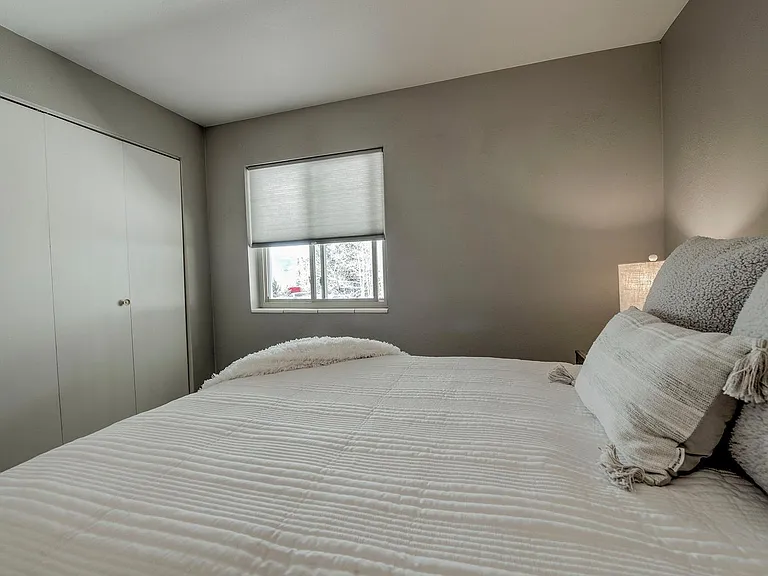 370 E La Bonte St #B — Photo 18