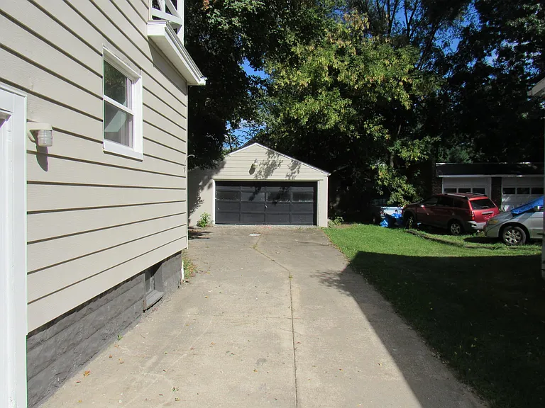 1031 Collinwood Ave — Photo 6