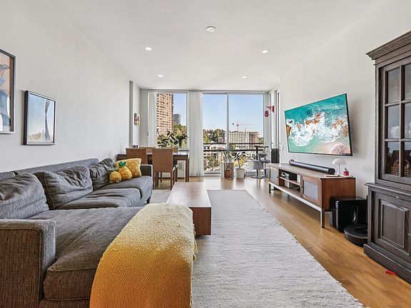 4th image of 915 Hudson Park #915