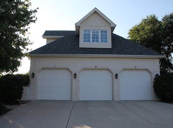 3rd image of 11020 Arbor Ridge Dr