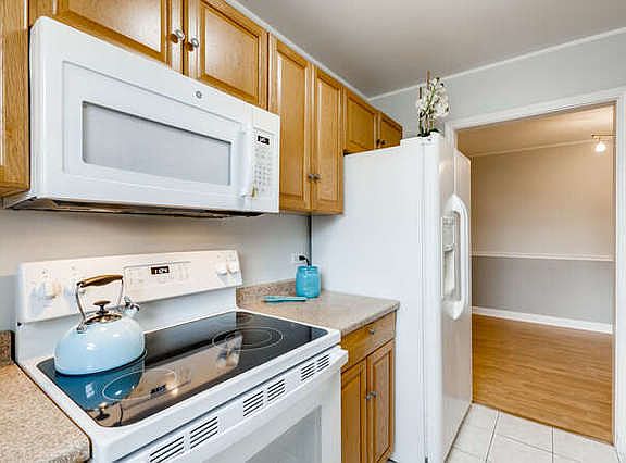 5th image of 1375 Winslowe Dr #301