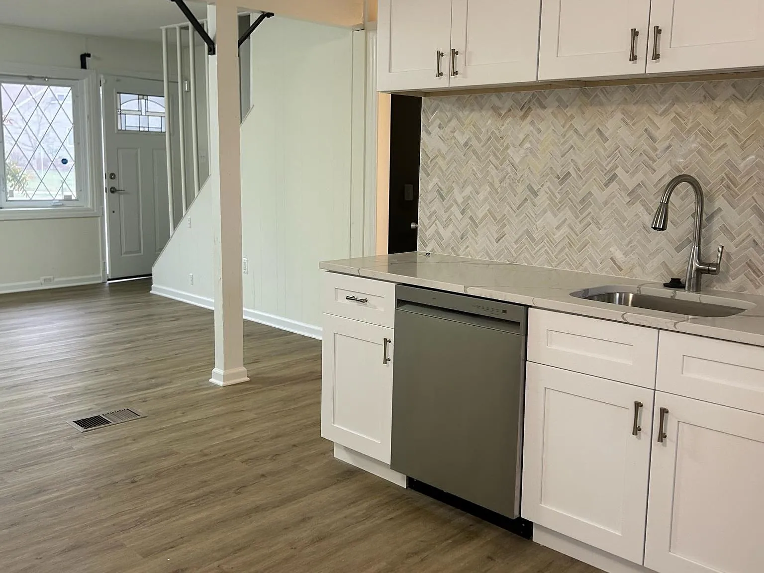 4 bed, 2200 sqft, $3,150 — Photo 2