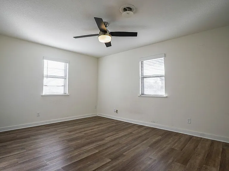 229 N Broyles St — Photo 12
