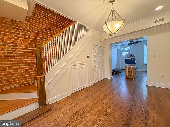 3rd image of 318 11th St SE