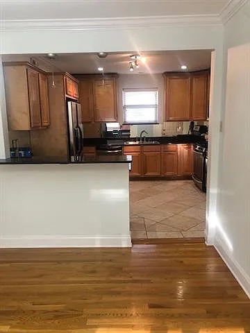 2 bed, 1.5 bath, 1054 sqft, $1,750 — Photo 3