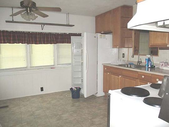 4th image of 2271 Oakridge Dr