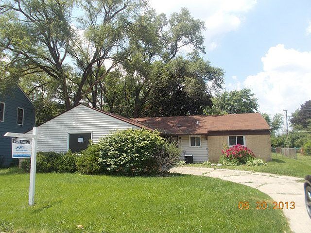 1st image of 90 Oxford Ln