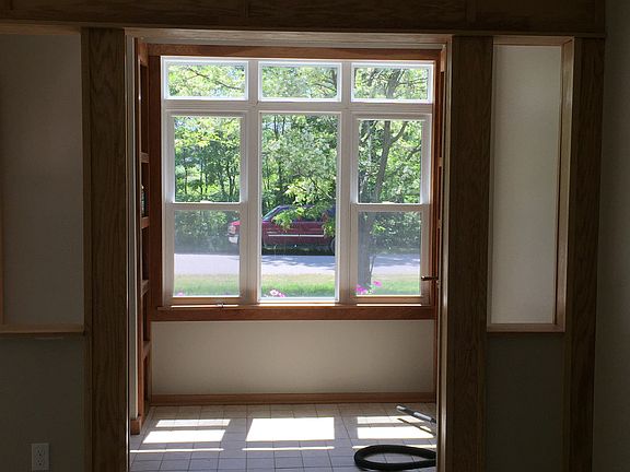 Beautiful Front Entry Way 