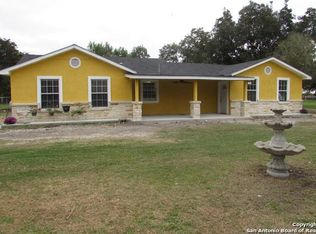 1180 State Highway 132 N, Natalia, TX 78059