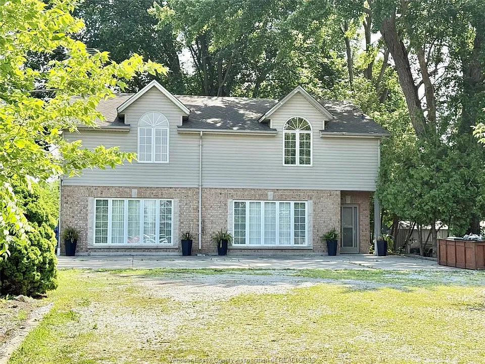 695 Front Rd N #UPPER