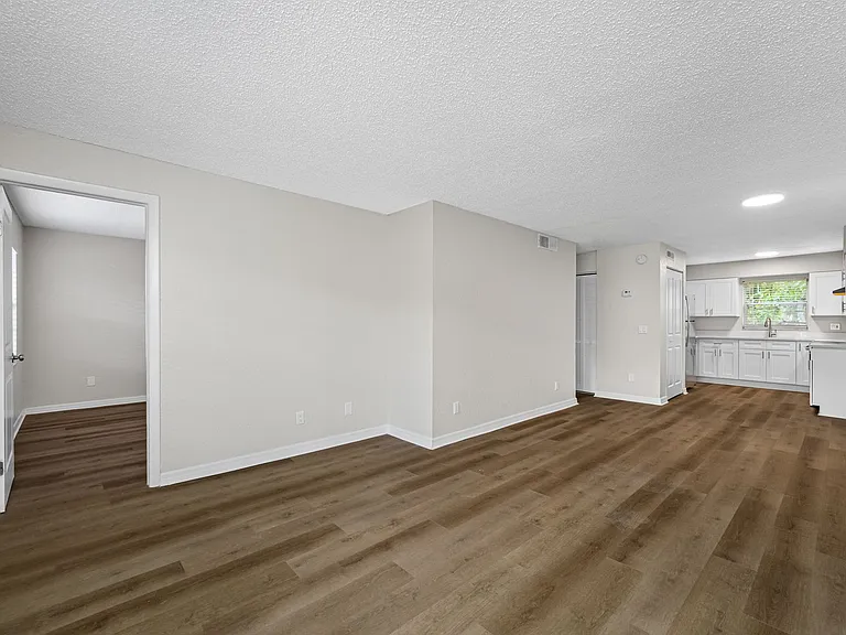 KC Flats Apartments — Photo 90
