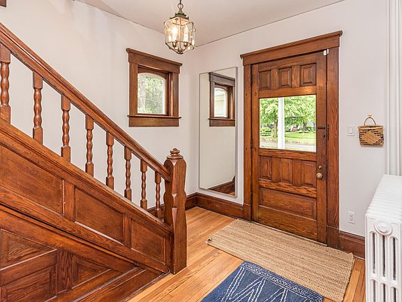 5th image of 916 Olivia Ave