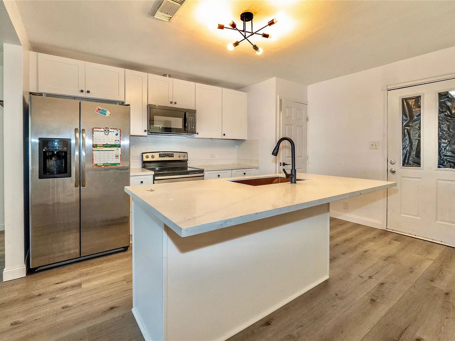 2 bed, 1.0 bath, 840 sqft, $1,400 — Photo 4