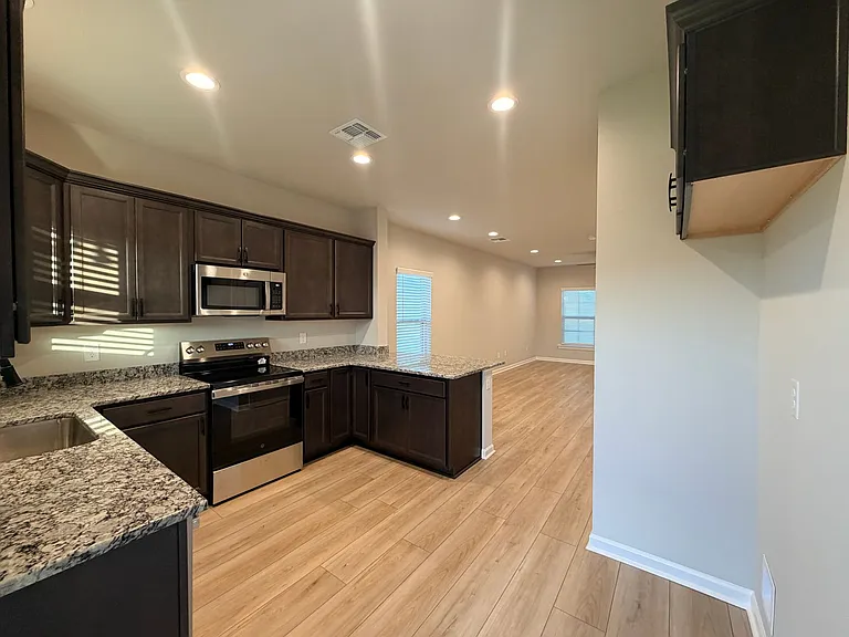 187 Berkshire Pl — Photo 7