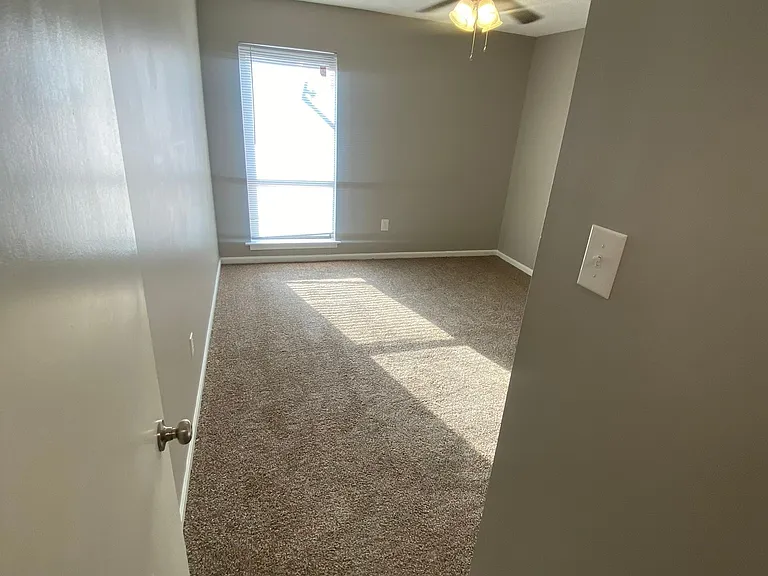 1772 6th Crompton Sq #B — Photo 14