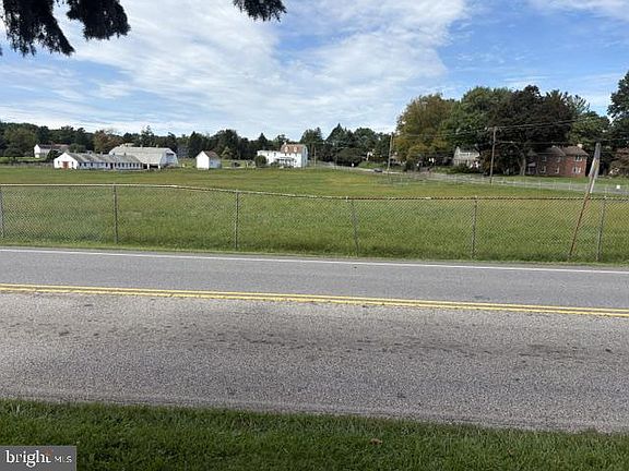 3rd image of 833 S Cedar Rd