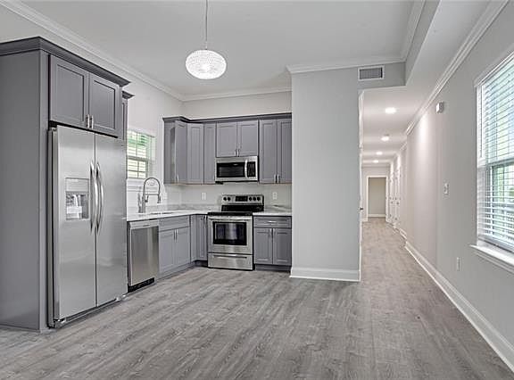 2nd image of 2717 Iberville St