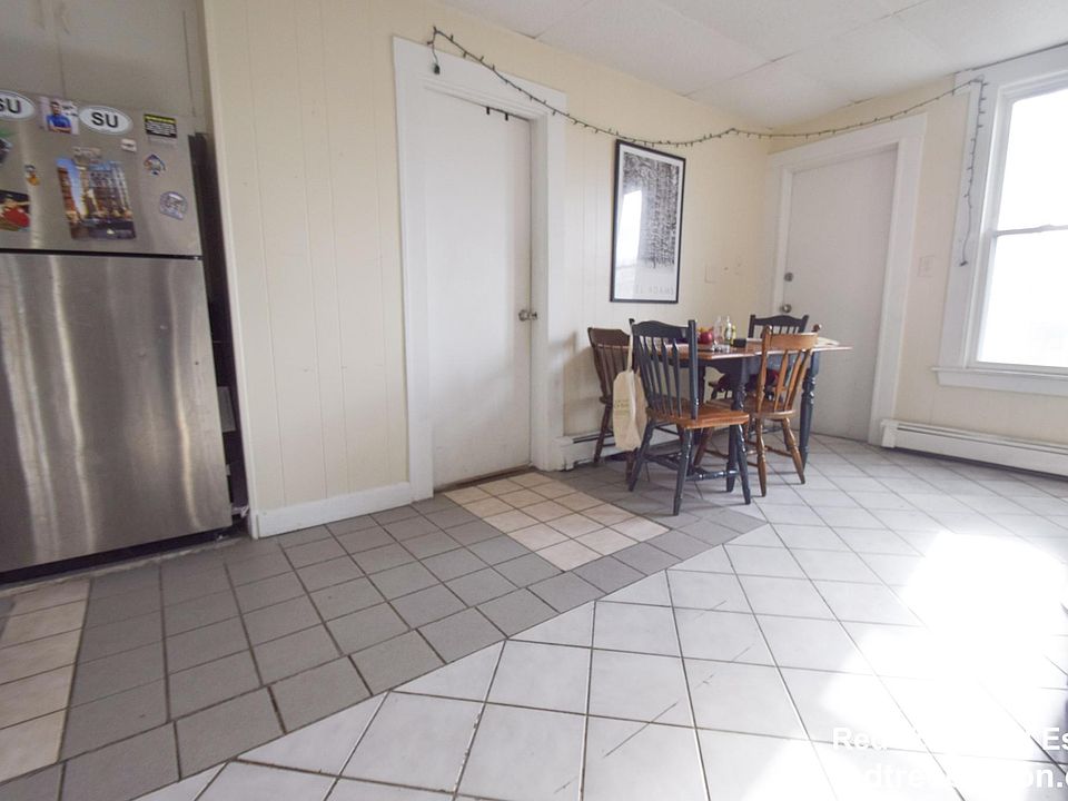 1st image of 217 Maverick St #3D