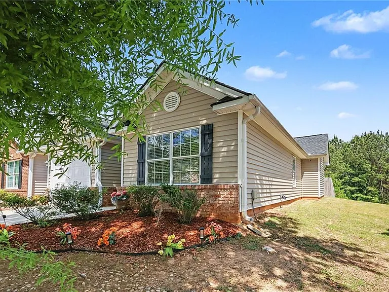 6390 Shadow Sq — Photo 4