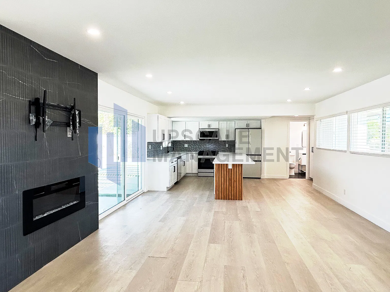 3 bed, 1356 sqft, $3,595 — Photo 4