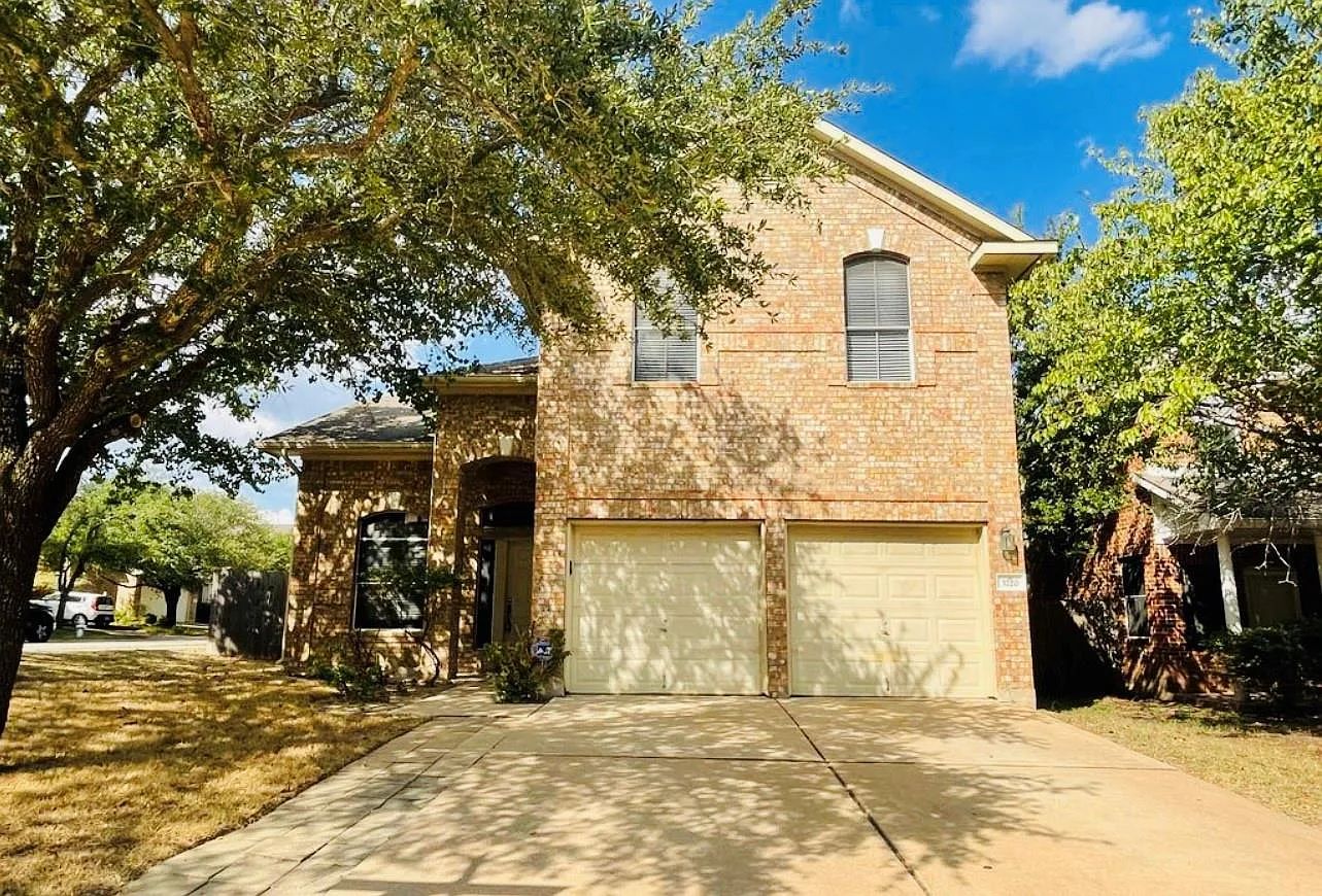 3 bed, 2.5 bath, 2114 sqft, $2,200 — Photo 1