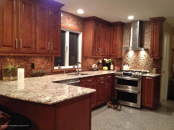 2nd image of 600 Barclay Ave