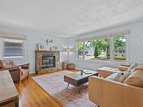 4th image of 110 Buckingham Ln