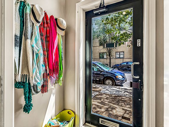 2nd image of 1104 W Leland Ave #1A