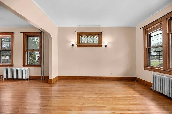 2139 Foster Ave — Photo 7