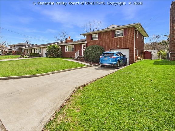 3rd image of 589 Fairwood Rd