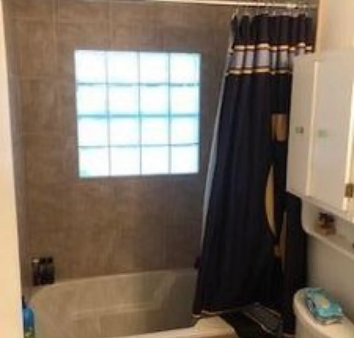 4 bed, 1256 sqft, $1,950 — Photo 1