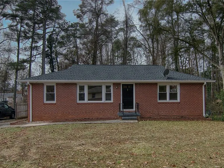 2232 Old Spring Rd SE — Photo 1